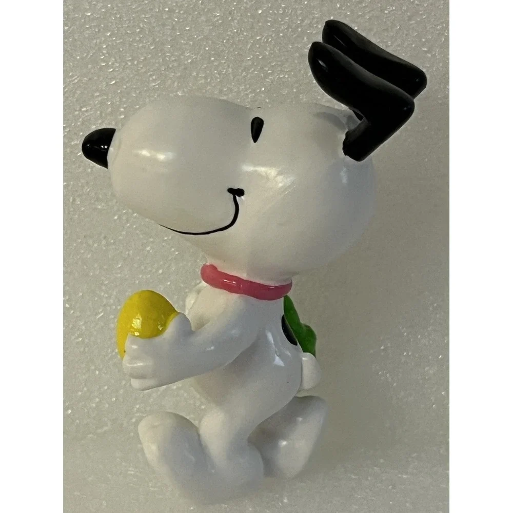 Peanuts 1994 Snoopy Easter‎ Basket & Egg Whitman's Collectible Figurine
